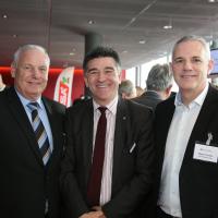 Kurt Aeschlimann (Autohaus Steffisburg), Markus Aegerter (AGVS) und Martin Kindler (AGVS-Sektion Bern)